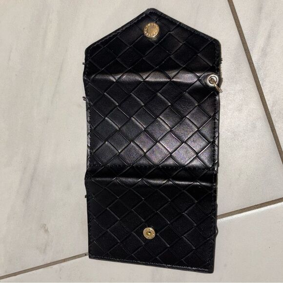 Elegant Black Steven Madden Woven Wallet - Picture 5 of 5